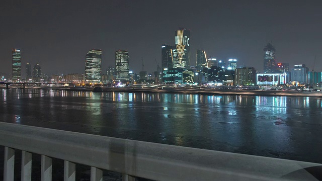 WS T/L TU View of Traffic at Seogangdaegyo Bridge and Yeouido Business District / Seoul，韩国视频素材