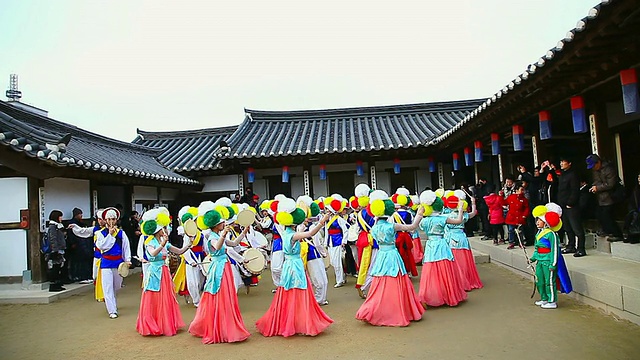 MS韩国传统音乐表演团体在韩国首尔南山民俗村音频表演的照片视频素材