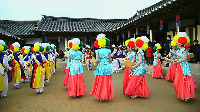 MS韩国传统音乐表演团体在韩国首尔南山民俗村音频表演的照片视频素材