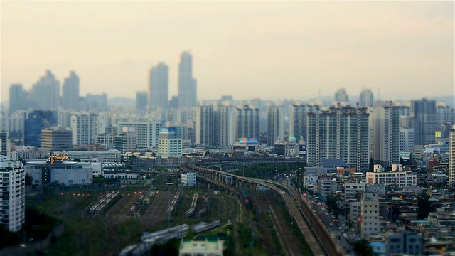 永墩浦购物区后面的古罗地铁基站的WS T/L视图视频素材