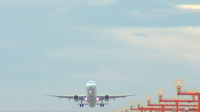 YVR-A320飞机起飞爬升视频素材