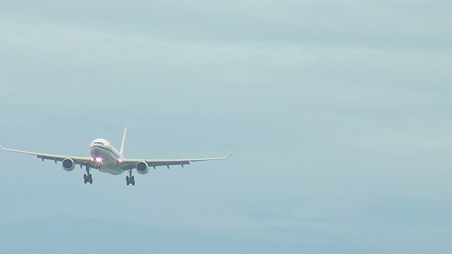 YVR-A330飞机接近着陆视频素材