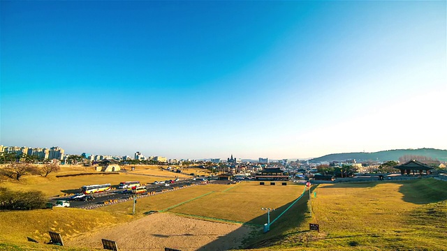 WS POV T/L水原城堡周围视图/水原，京畿道，韩国视频素材