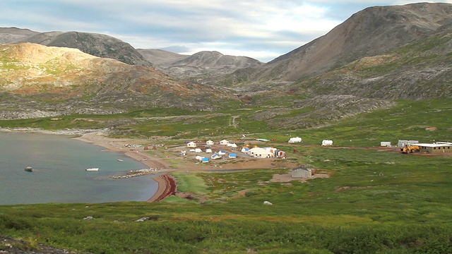 位于加拿大拉布拉多的Torgat Mtns的大型营地的全景图视频素材