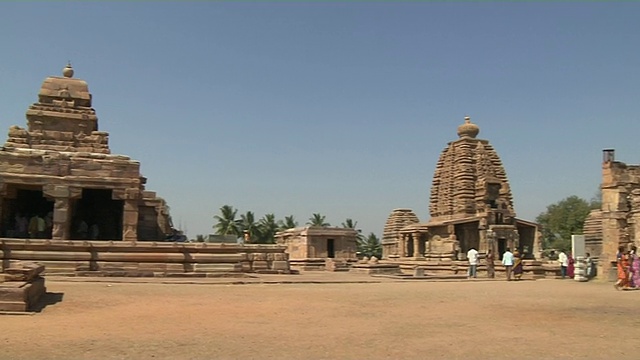 潘离开了印度卡纳塔克邦巴达米的Pattadakal寺庙视频素材