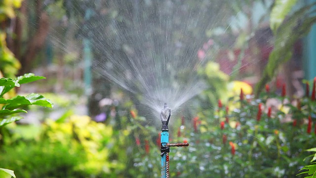 高清:喷水灭火。视频素材