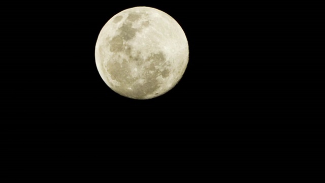 摩洛哥沙漠，美丽的夜晚，月亮升起的景象视频素材