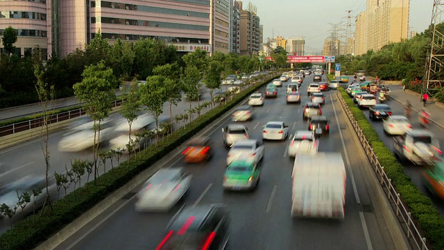 MS ZI T/L Traffic on busy street /西安，陕西，中国视频素材