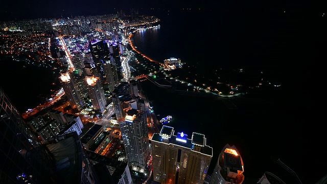 韩国釜山海云台城地区夜间全景图/釜山视频素材