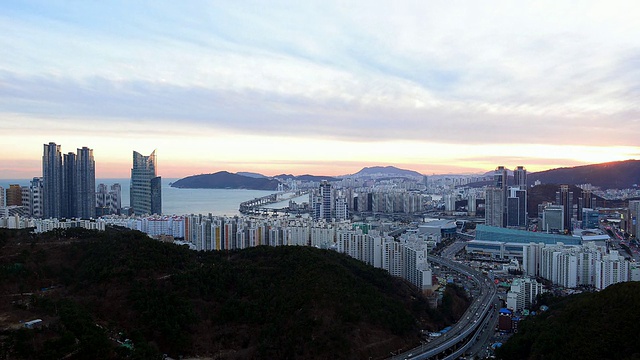 日落时海云台城和住宅区的WS T/L /釜山，韩国视频素材