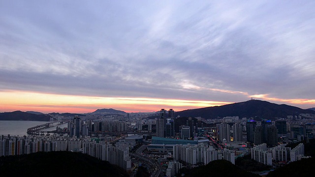 日落时海云台城和住宅区的WS T/L /釜山，韩国视频素材