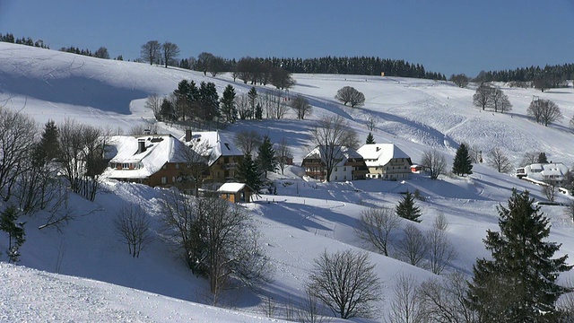 德国巴登符腾堡Schwarzwald / Hofsgrund Schwarzwald / Hofsgrund的Schauinsland冬季美景视频素材