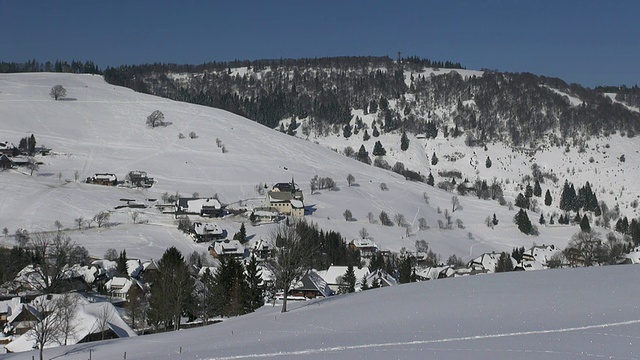 德国巴登符腾堡Schwarzwald / Hofsgrund Schwarzwald / Hofsgrund的Schauinsland冬季美景视频素材