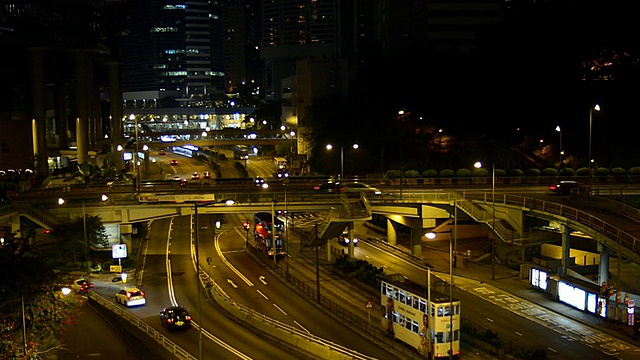 香港市中心晚上的交通状况视频素材