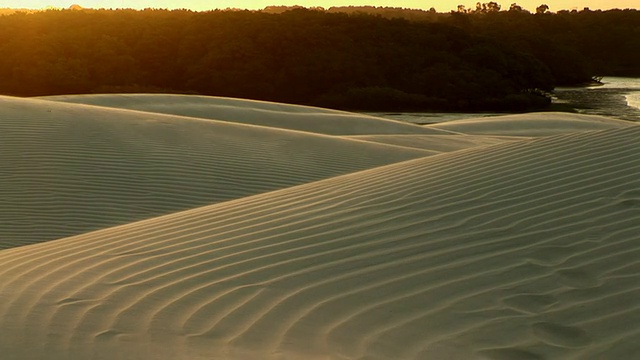 受风影响的沙丘/ Ilha dos Lencois, Maranhao，巴西视频素材