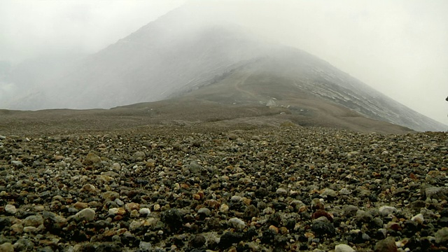 印度尼西亚爪哇伊真火山杂岩周围的WS视频素材