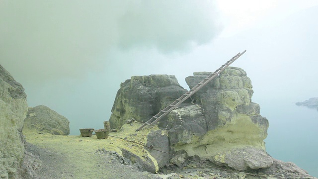 印尼爪哇伊真火山火山口视频素材