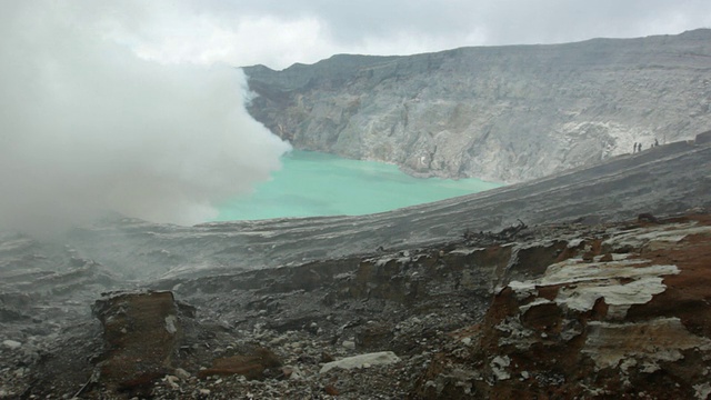 印度尼西亚爪哇伊真火山火山口视频素材