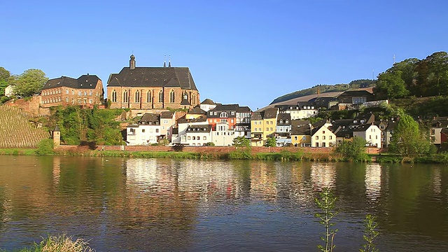 德国莱茵兰-普法尔茨Saarburg，古老的小镇和教堂视频素材