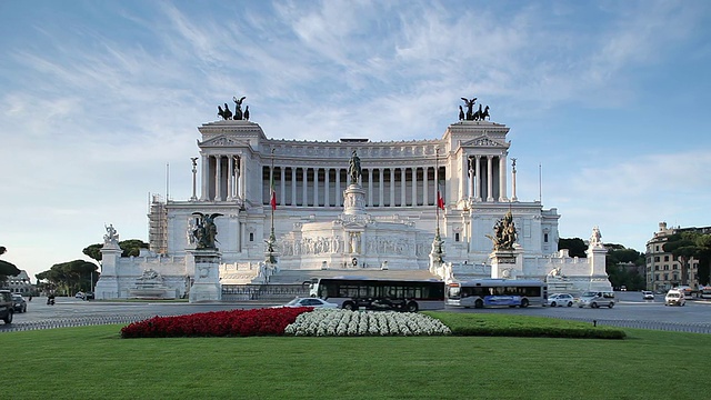 维托里亚诺国家纪念碑(Vittorio Emanuele II)的日出/罗马，拉齐奥，意大利视频素材