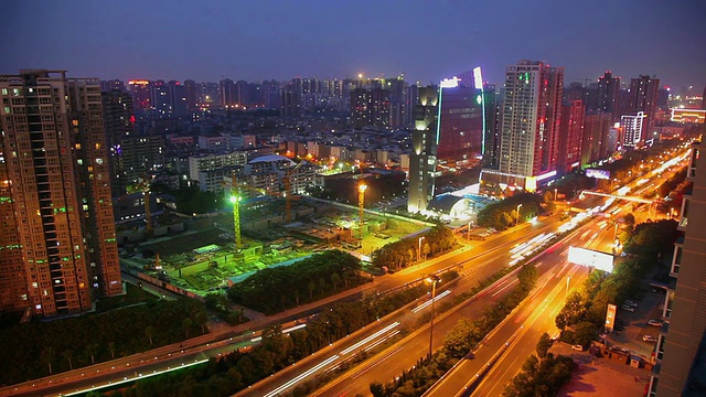 WS T/L LS View of Traffic on street and cityscape /西安，陕西，中国视频素材