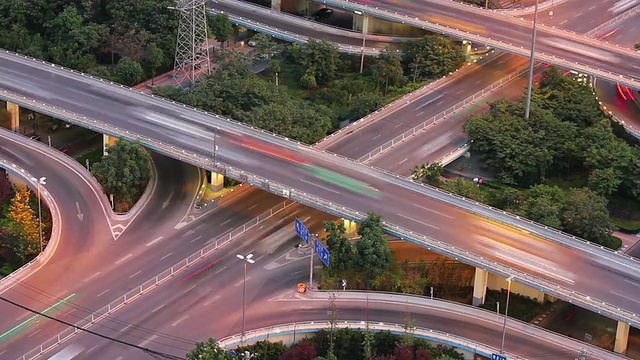 WS T/L HA View over Traffic on天桥，白天到晚上/西安，陕西，中国视频素材