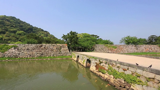 WS PAN拍摄萩城遗址和护城河/萩城，山口县，日本视频素材