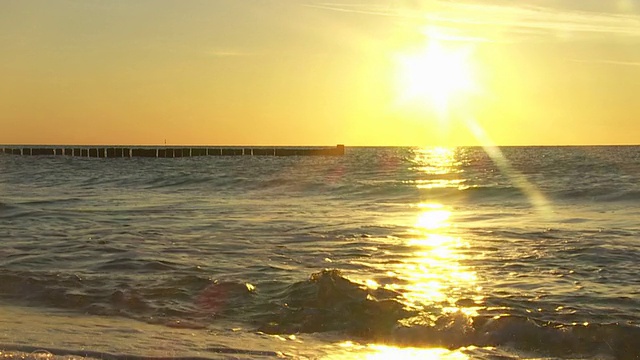 海上日落慢镜头视频素材