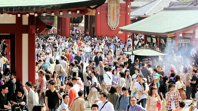 日本东京浅草浅草寺附近的人们的WS HA视图视频素材