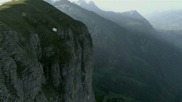 瑞士圣加伦，tristencholben, seez Valley / tristencholben, toggenburg Mountains and ibex colony with View in seez Valley / tristencholben视频素材