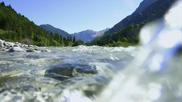 高山河流SM的高清表面水平视图视频素材