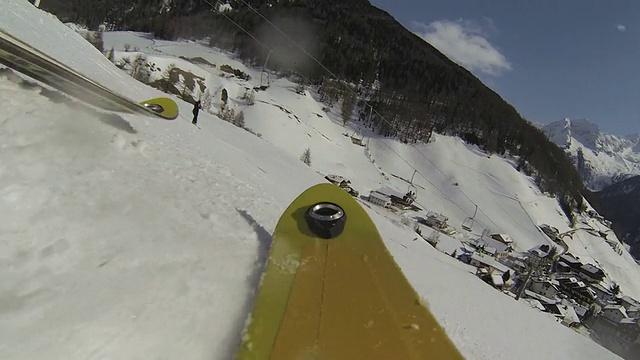 高山景观中的POV滑雪骑行视频素材