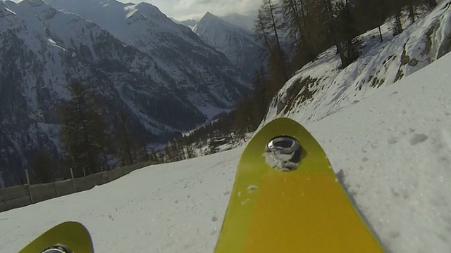 高山景观中的POV滑雪骑行视频素材