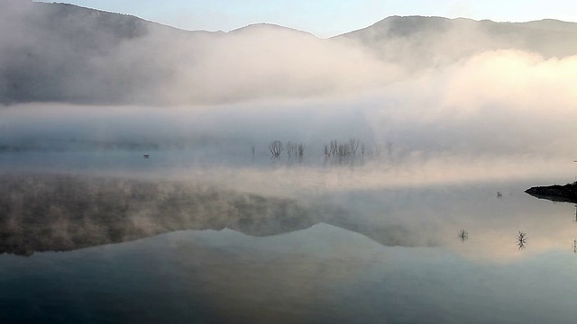 湖上雾视频下载