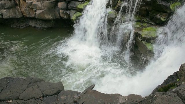 美国夏威夷考艾岛的hooopii Falls / Kapaa视频素材