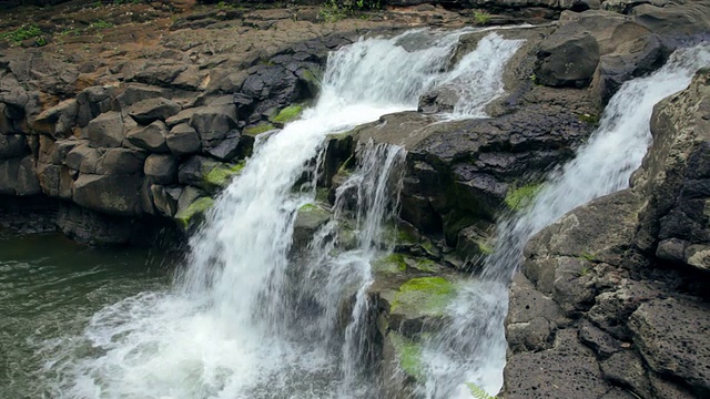 Hoopii Falls / Kapaa，考艾岛，夏威夷，美国视频素材