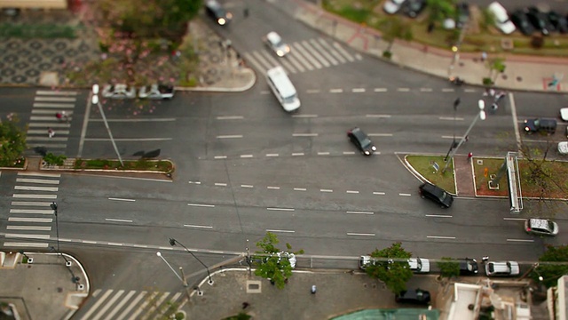 WS HA贝洛奥里藏特街景/贝洛奥里藏特，米纳斯吉拉斯州，巴西视频素材