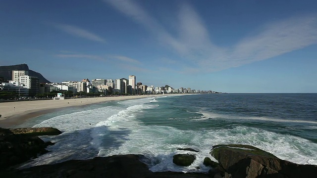 WS R/F Leblon和Ipanema海滩，Praia do Leblon和Praia de Ipanema Ponta do Arpoador，巴西，里约热内卢视频素材