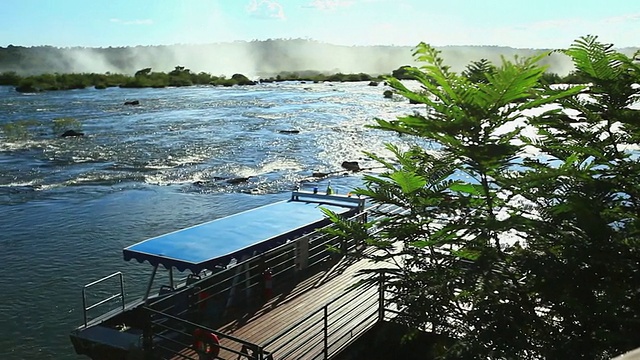 WS PAN Foz do Iguacu River / Foz do Iguacu，巴拉那，巴西视频素材