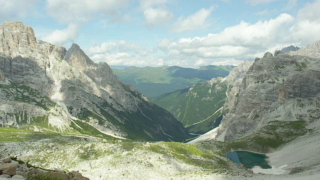 山谷湖，白云岩视频素材