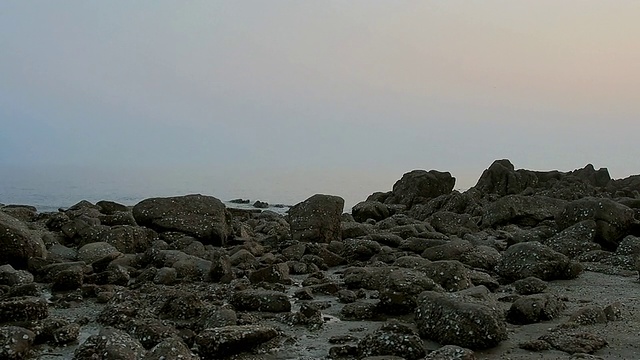 日落时Yeongjong岛的岩石海岸线/仁川，韩国视频素材