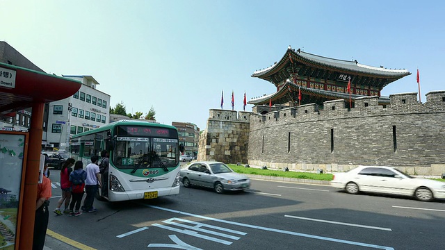 Paldalmun Gate(联合国教科文组织世界遗产)/水原，京基道，韩国视频素材