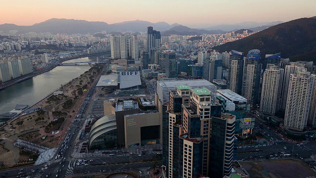 WS T/L View of Built Structure and Suyeongman /釜山，韩国视频素材