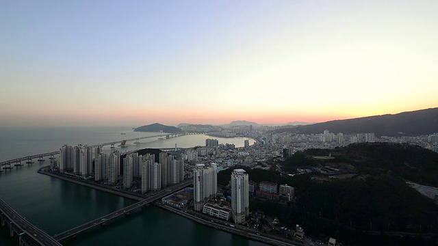 wss T/L View of Gwangan Bridge and Apartment /釜山，韩国视频素材