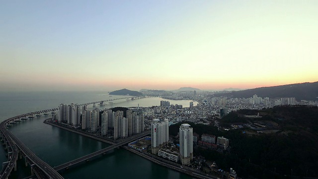 wss T/L View of Gwangan Bridge and Apartment at Sunset /釜山，韩国视频素材