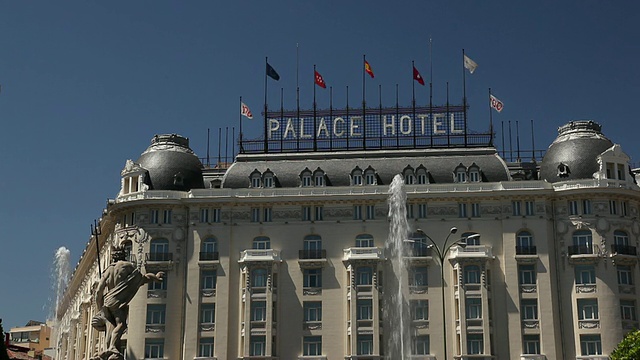 MS Palace Hotel with fountain in foreground /西班牙马德里视频素材