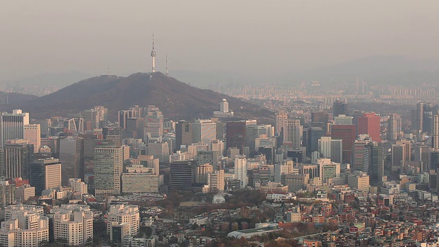 WS HA Cityscape with N Seoul Tower on hill / Seoul，韩国视频素材