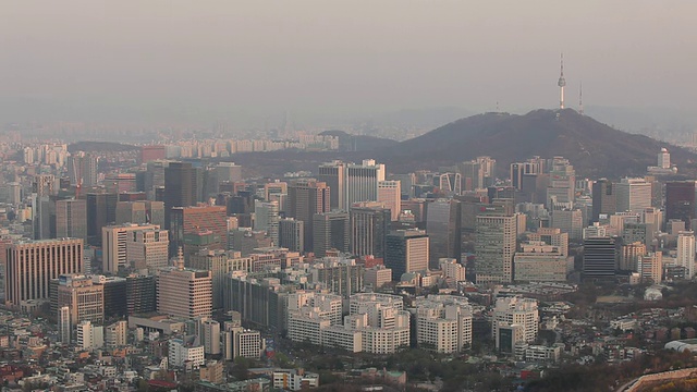 WS HA Cityscape with N Seoul Tower on hill / Seoul，韩国视频素材