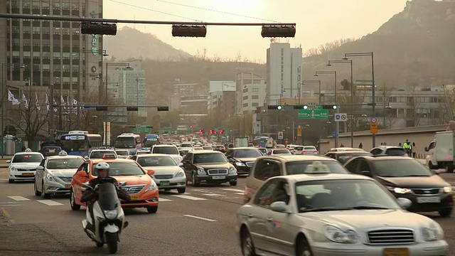 韩国首尔街道交通拥挤视频素材