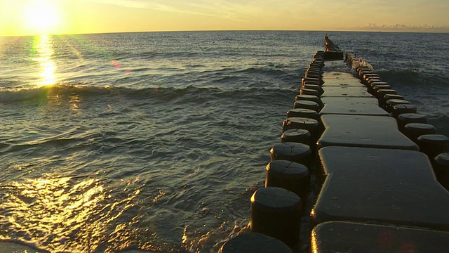 从Groyne SM看海上日落视频素材